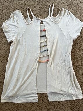 gimmicks by BKE Cream Short Sleeve Top with Colorful Ladder Back